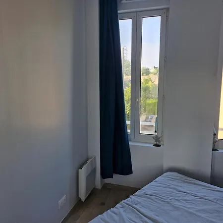 Quiet Duplex In Historic Town Centre 公寓